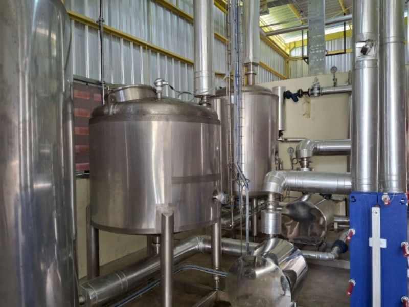 Industrial pipeline and tank system used in hydraulic shock control and pressure surge management applications